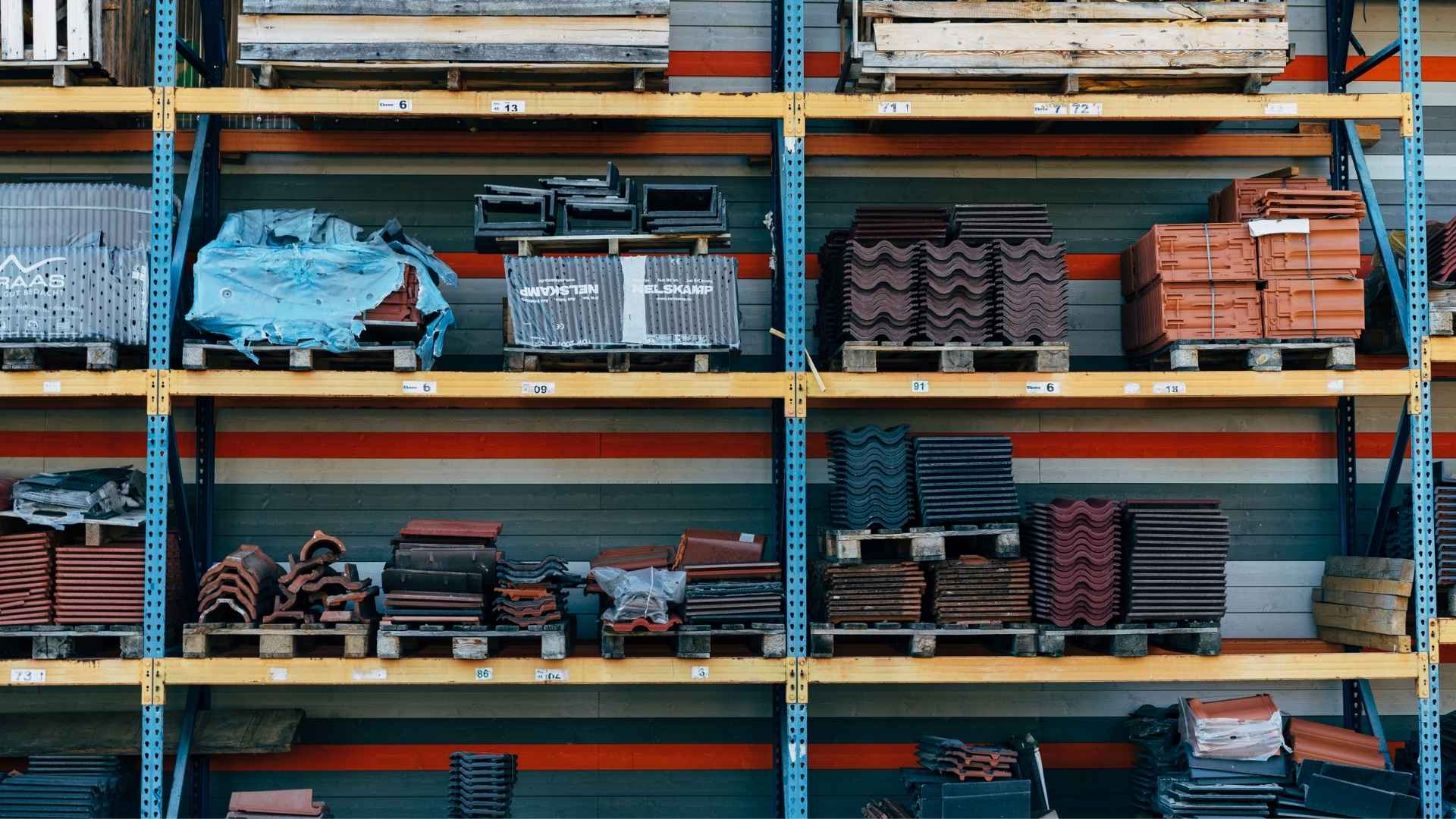 Så organiserar du materialflödet på byggarbetsplatsen med tydliga etiketter